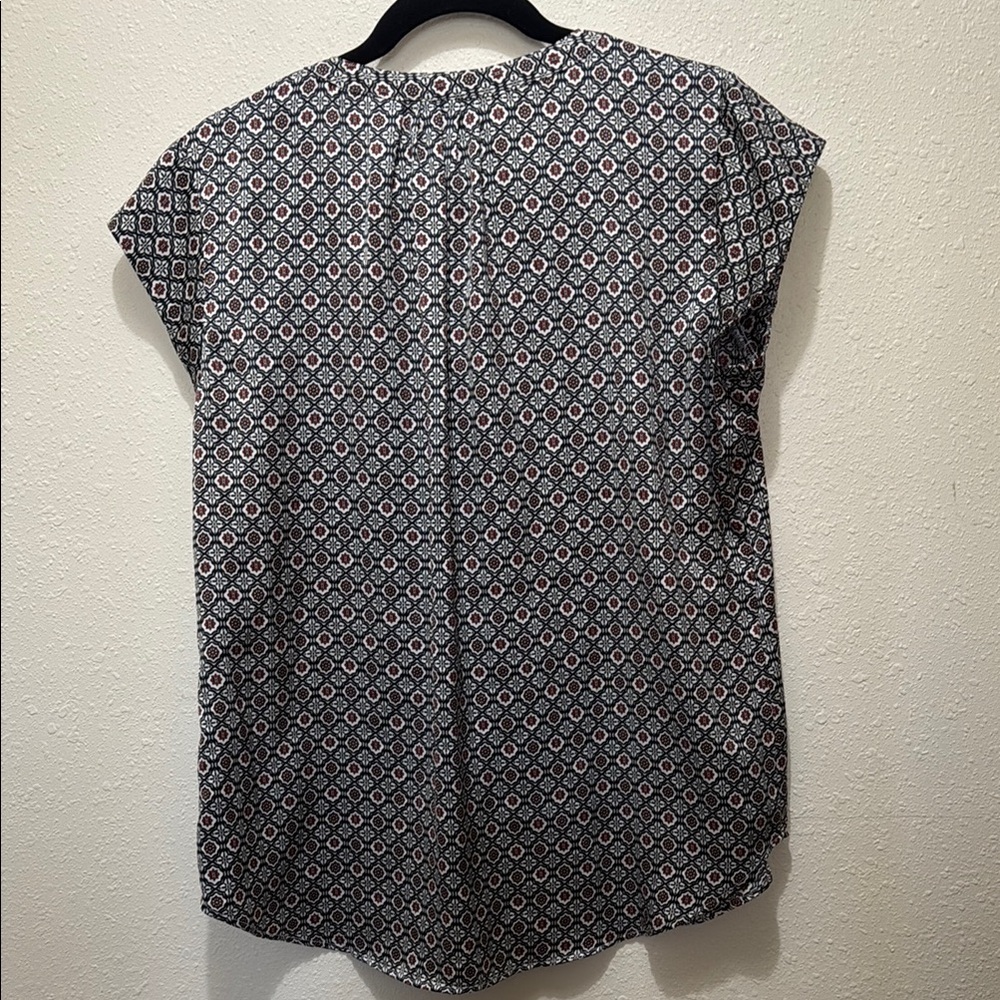 Liz Claiborne Patterned Women's Top, Size M - Picture 3 of 3